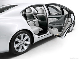 Lexus LS 600h inside